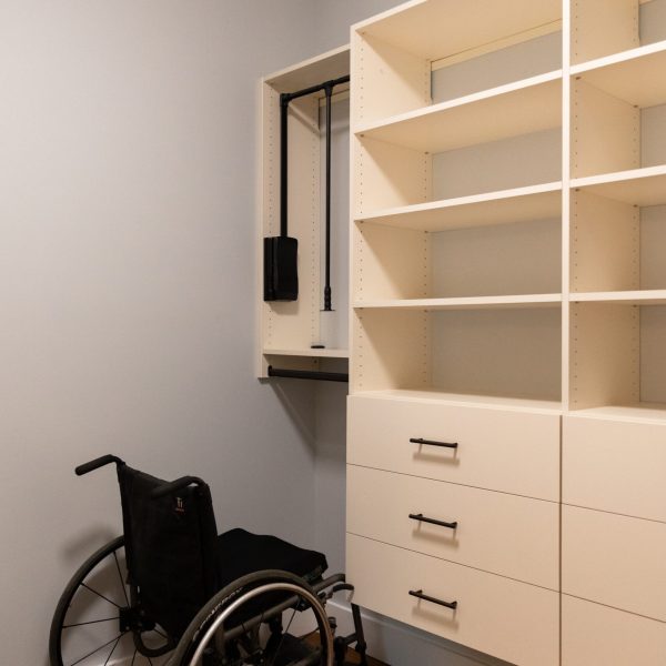 handicap-closet